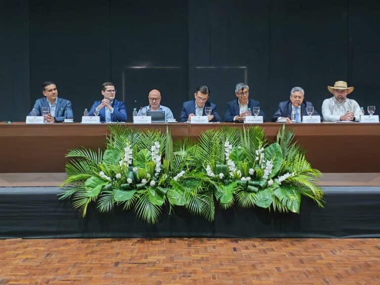 Privados y gobierno electo ven posible reencaminar la situación del país