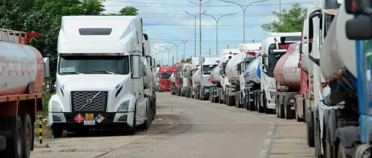 Caneb: Crisis del diésel paraliza al 65% de los camiones que transportan carga de exportación
