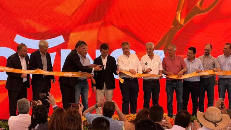 Paz anticipa que habrá incentivos tributarios durante la inauguración de un frigorífico privado