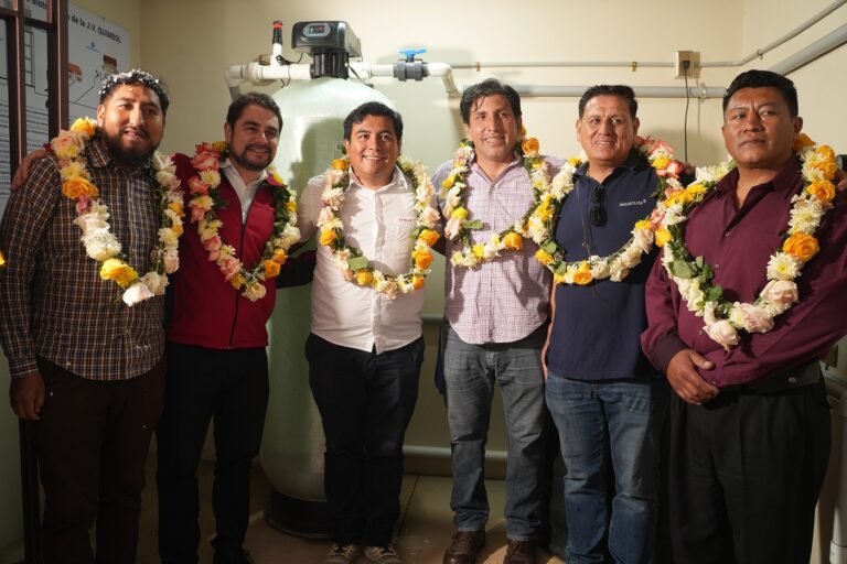 Inauguran sistema de agua potable que beneficia a más de 500 familias de la OTB Quimbol