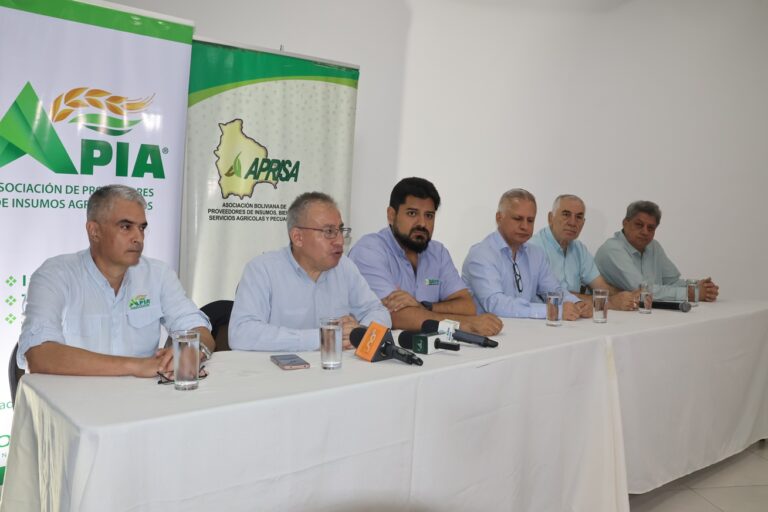 Hasta $us 151 millones en plaguicidas ilegales circulan en Bolivia y ponen en alerta al sector agropecuario