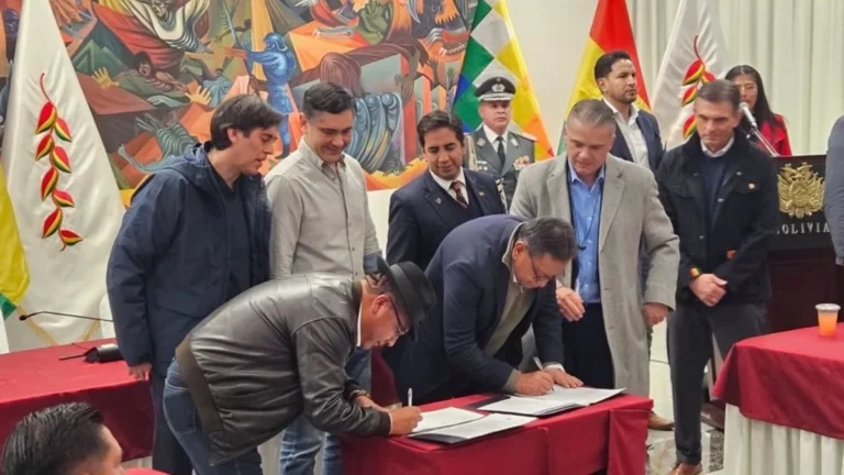 Gobierno y COB alcanzan acuerdo luego de 50 días de movilizaciones