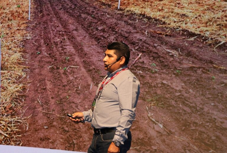 Modesto Roque brindó recomendaciones técnicas para un manejo eficiente de malezas en soya